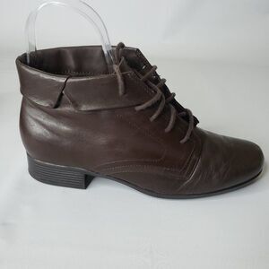 Liz Baker Brown Leather Lace Up Ankle Boots 9.5